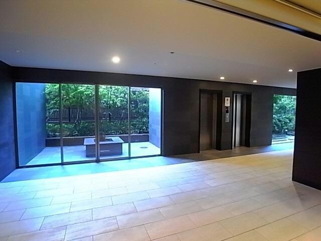 ポレスター緑町公園の物件外観写真