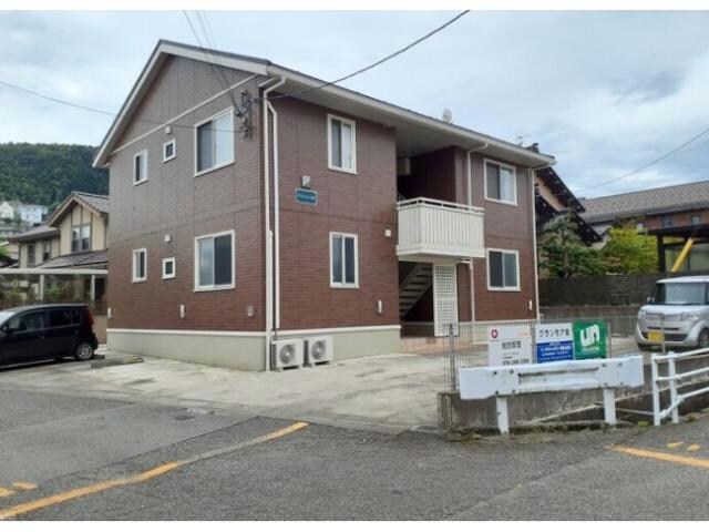 グランモア窪の物件外観写真