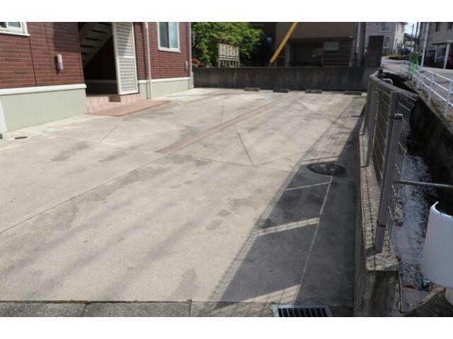 グランモア窪の物件外観写真