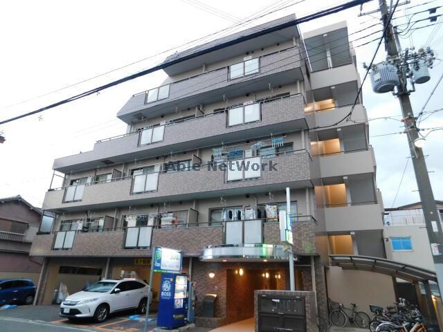 イスタナの物件外観写真