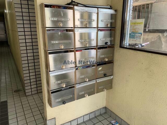 シャルマン中宮の物件外観写真