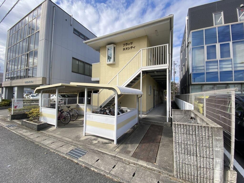 フラッツネオシティーの物件外観写真