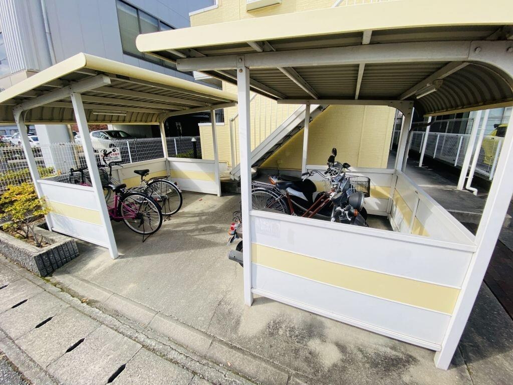 フラッツネオシティーの物件外観写真