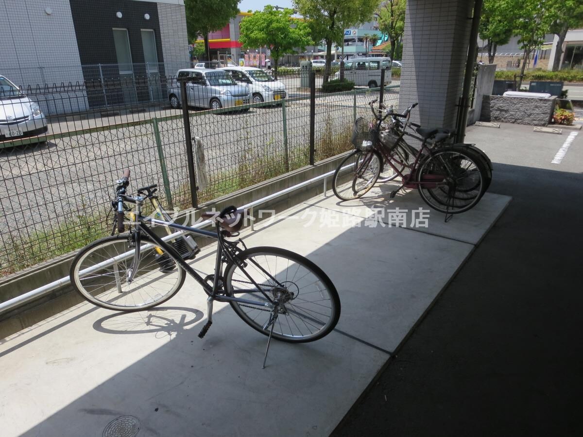 アルジャン・トゥールの物件外観写真