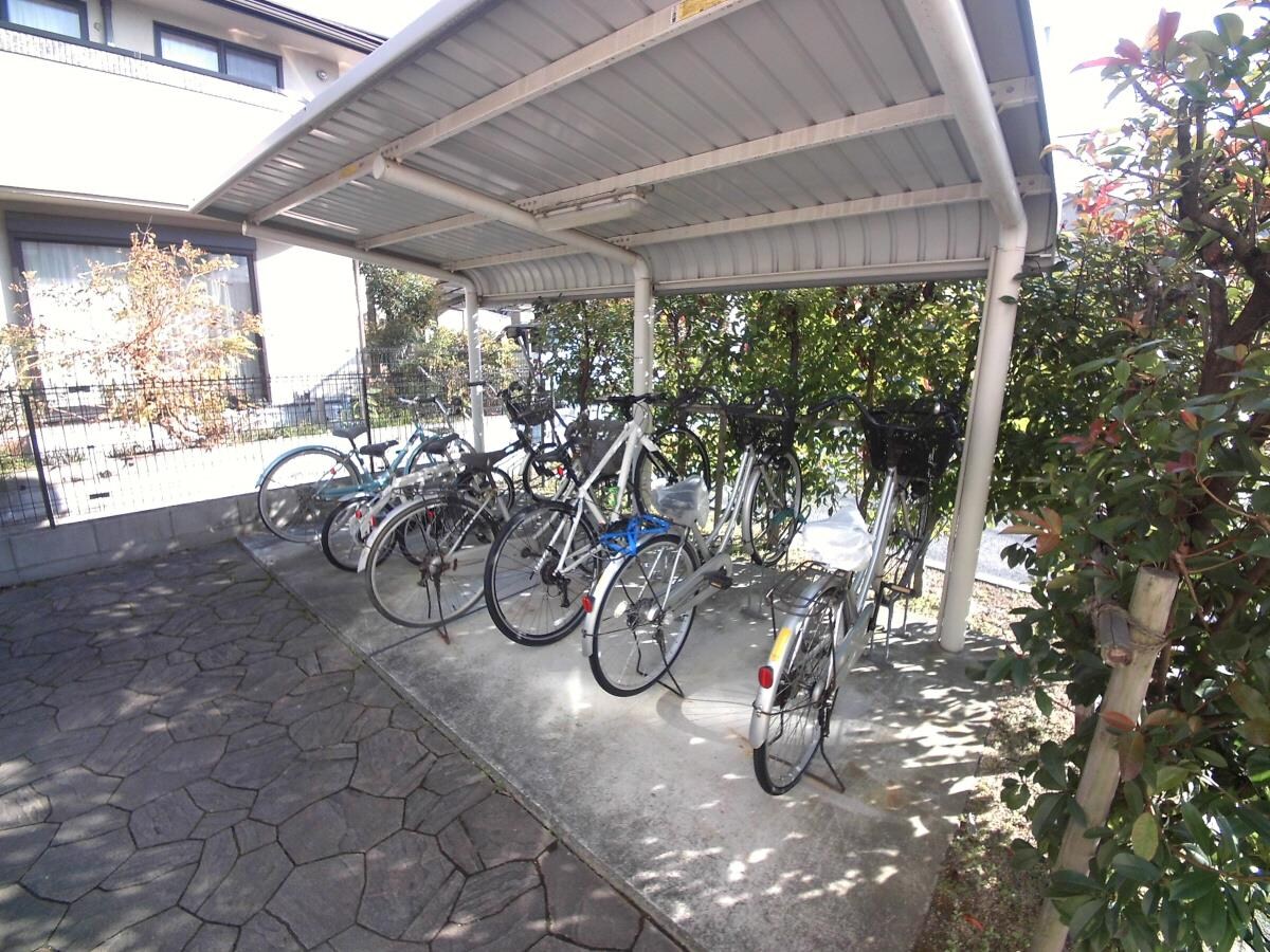 プリムローズ・コートの物件外観写真