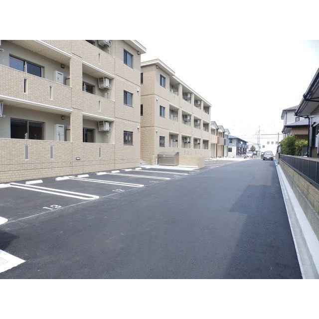 サテンエステートの物件外観写真