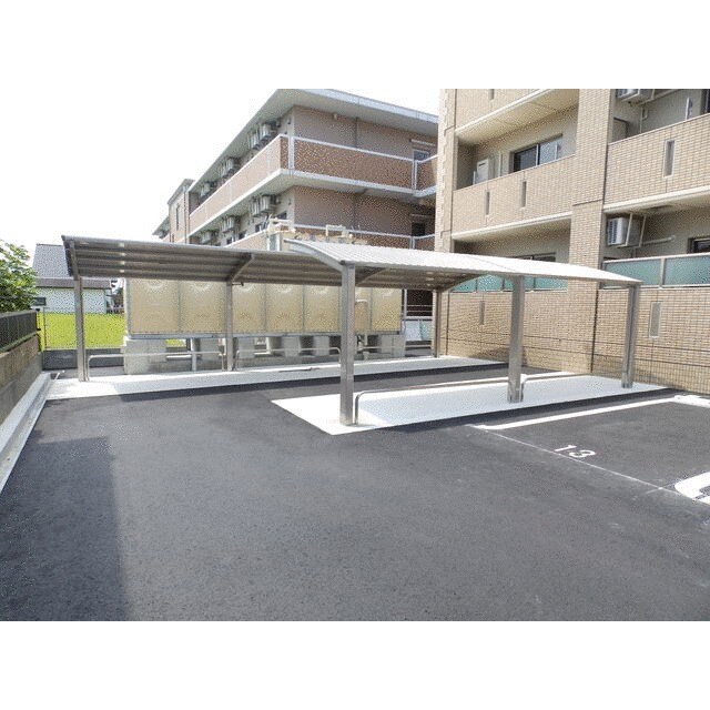 サテンエステートの物件外観写真