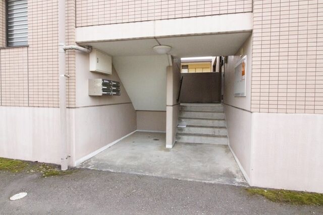 リーラ・コートの物件外観写真