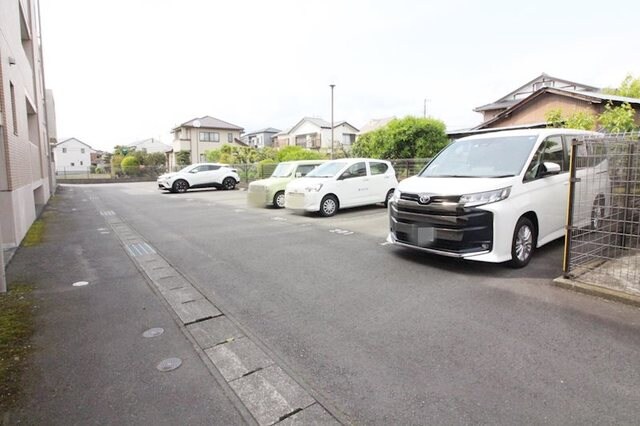 リーラ・コートの物件外観写真