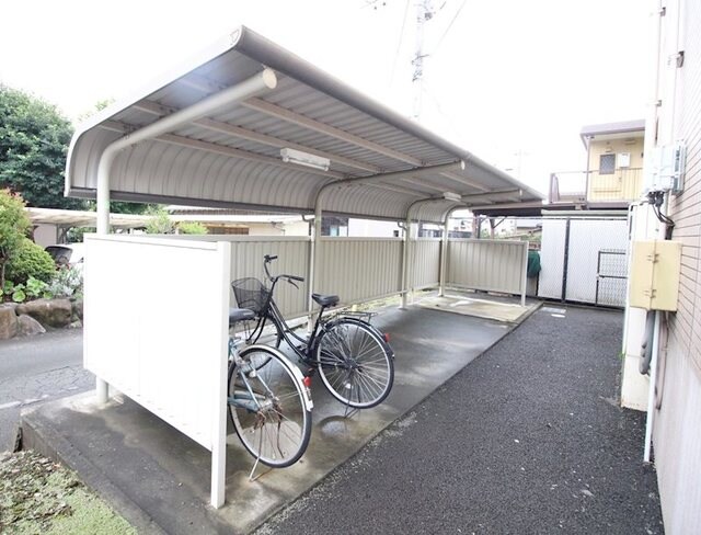 リーラ・コートの物件外観写真