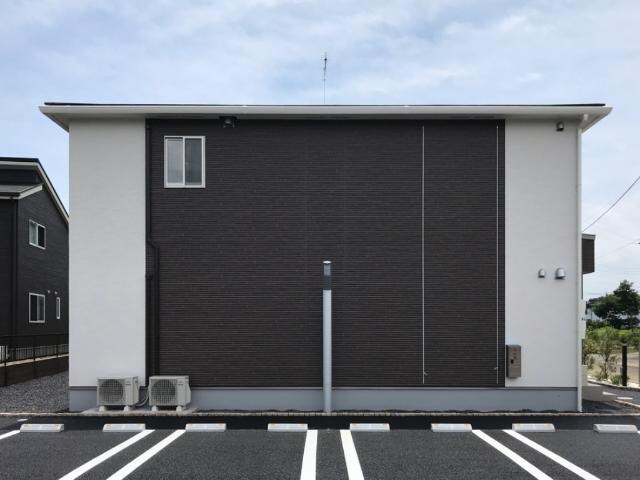 エバーレジデンスの物件外観写真