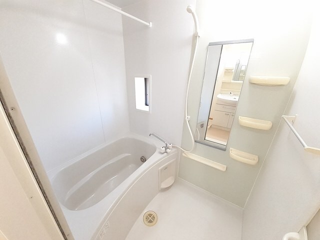 ヴィラ　グラッツィア　IIIの物件内観写真