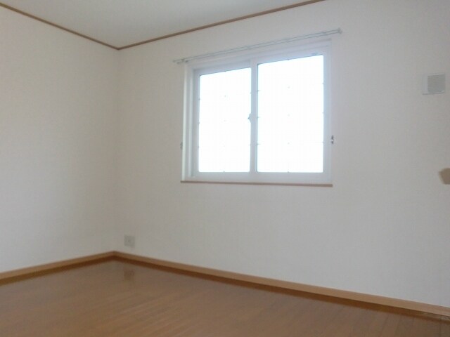 ジュネス小絹の物件内観写真