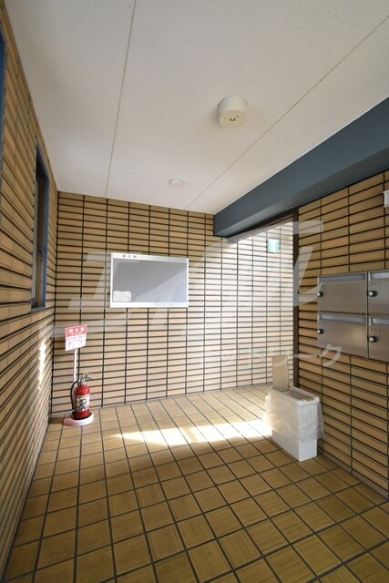 谷川第2マンションの物件外観写真