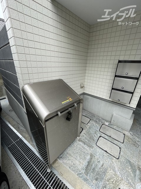 メゾンドレポス千里丘の物件外観写真