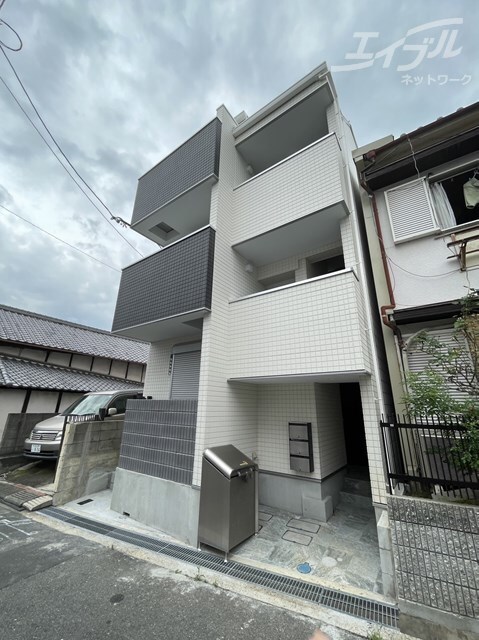 メゾンドレポス千里丘の物件外観写真