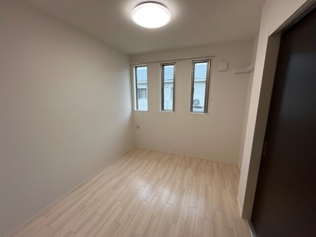 シャイン・ウェストの物件内観写真