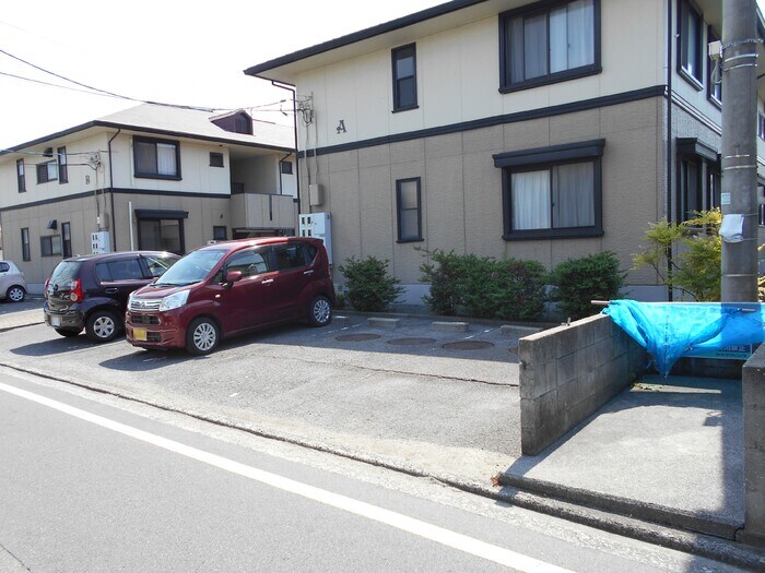 ハイカムール鴨川の物件外観写真