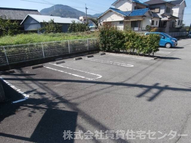 メゾンコニファーⅡの物件外観写真