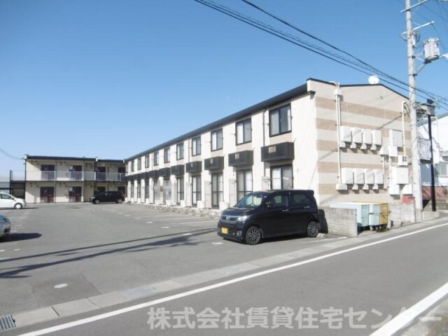 レオパレスライフタナカⅡの物件外観写真