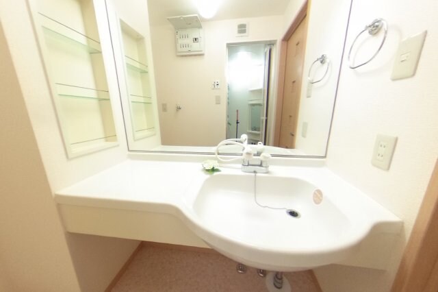 和歌山市駅 バス15分  日赤医療センター前下車：停歩6分 2階の物件内観写真