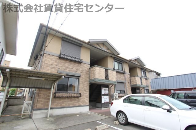 パインズコートの物件外観写真