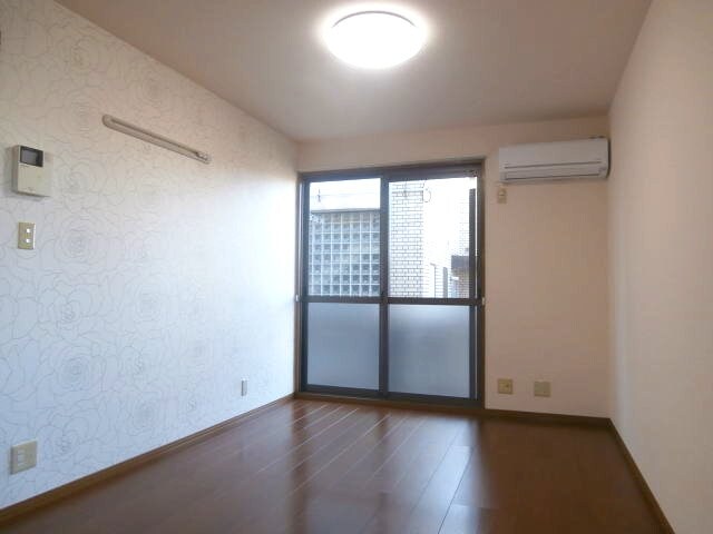 パインズコートの物件内観写真