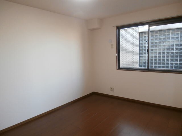 パインズコートの物件内観写真