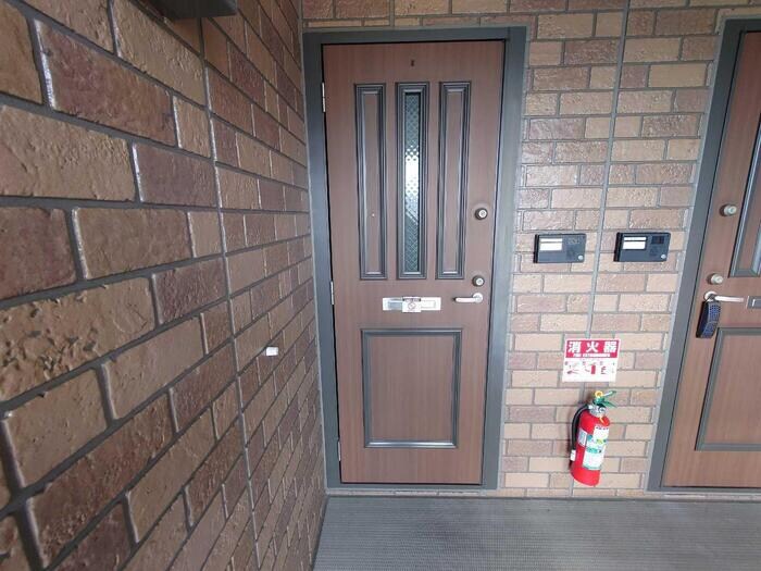 パインズコートの物件外観写真