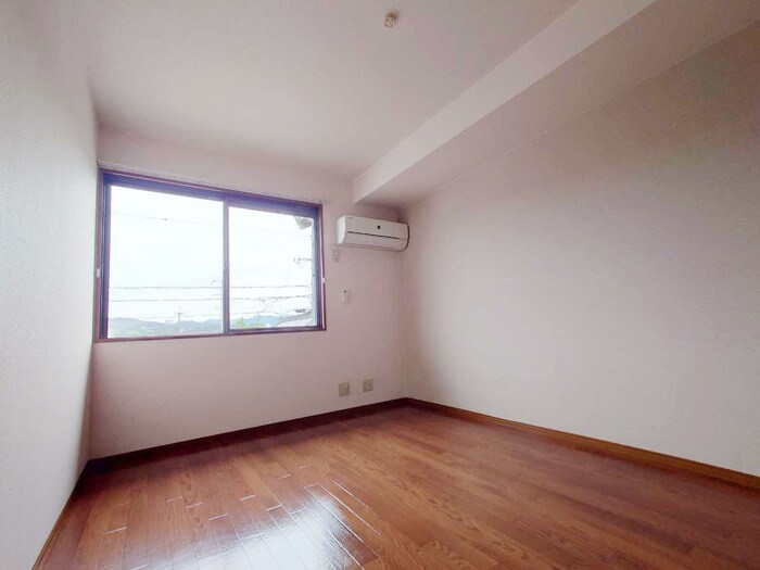 パインズコートの物件内観写真