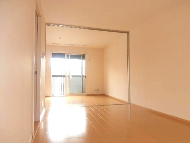 ヴィヴレ堀川の物件内観写真