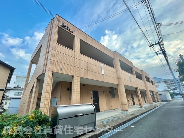 モイス・シャームの物件外観写真