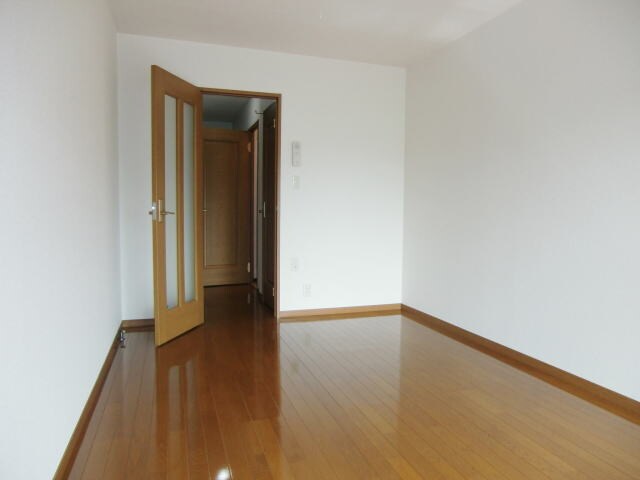 エタニティコートⅡ番館の物件内観写真