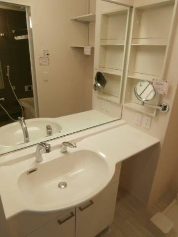 イソラ フェリジェⅡの物件内観写真