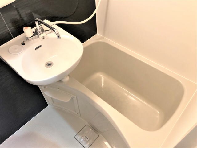 TJ鳴神2の物件内観写真