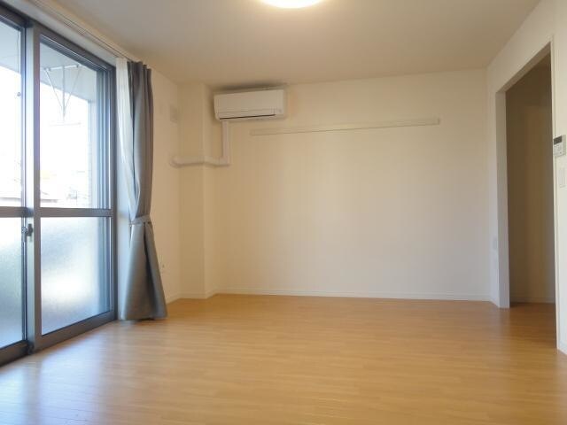 モイス・シャームの物件内観写真