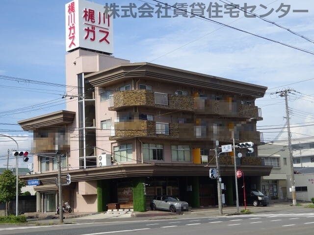 プレイザービルの物件外観写真