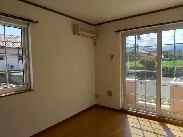 メゾンコニファーⅡの物件内観写真