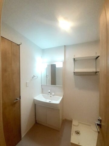 ヴァンヴェール西浜ＯＦの物件内観写真