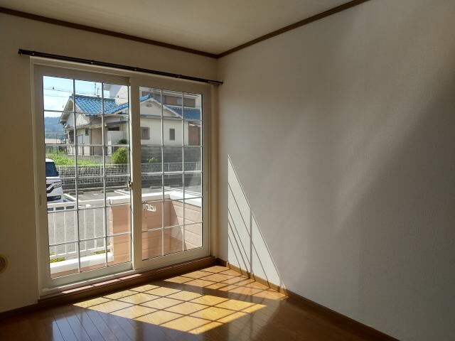 メゾンコニファーⅡの物件内観写真