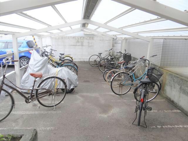 ラッキー味酒ハイツの物件外観写真