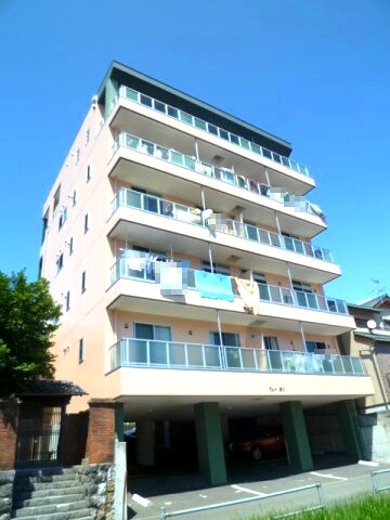 ヴュー鏡川の物件外観写真