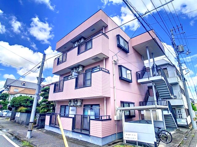 ファステ・テームの物件外観写真