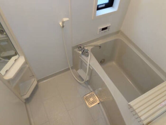 エピナール D棟の物件内観写真