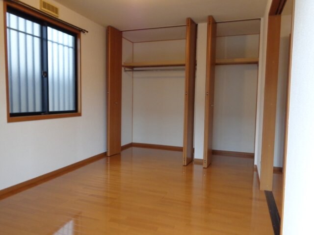 エピナール D棟の物件内観写真