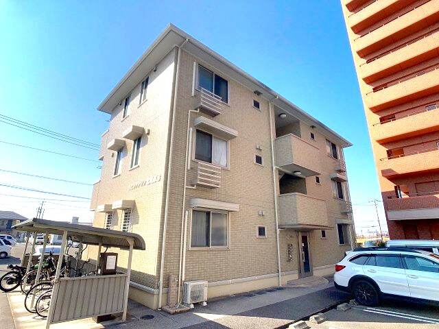 リビングタウン北川添 B棟の物件外観写真