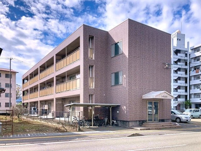 フィネス秦南の物件外観写真