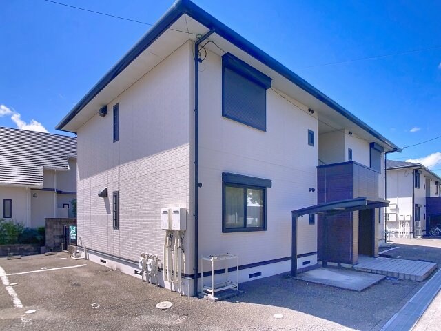 フローラ四月田 A棟の物件外観写真