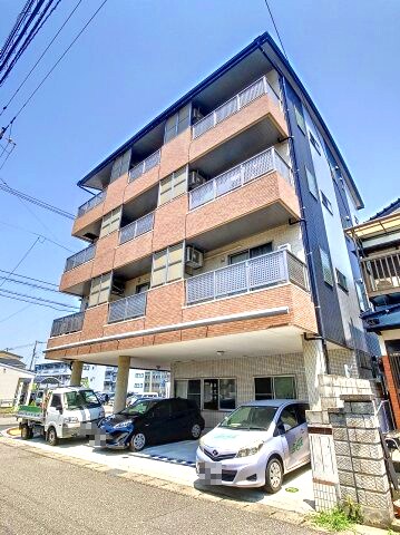 クローバー南川添の物件外観写真