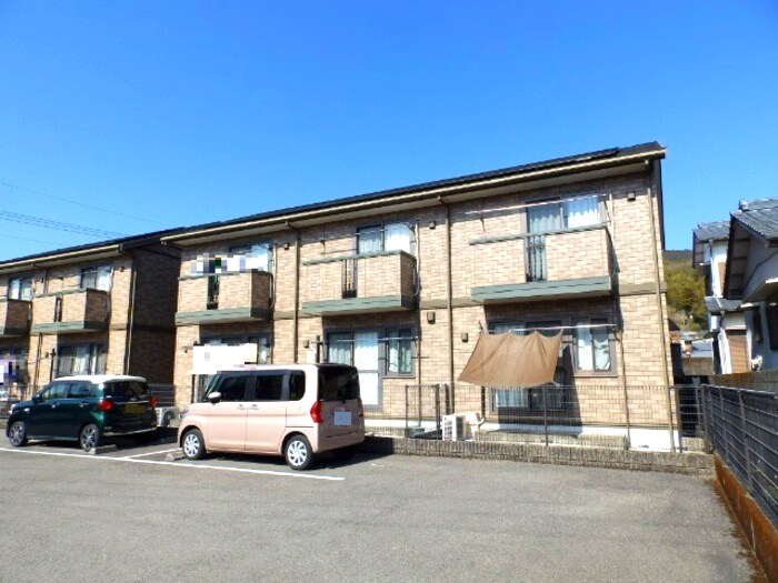 グランドソレーユ B棟の物件外観写真